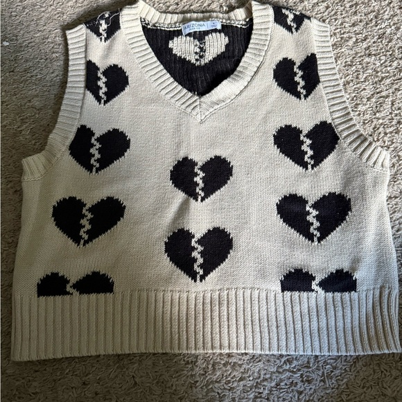 Arizona Jean Company Sweaters - Arizona Jean Company Women's V-Neck Sweater Vest with Black Hearts